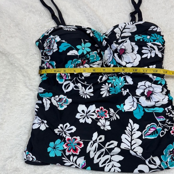 24th & Ocean Black and White One Piece Swimsuit with Adjustable Straps - Picture 4 of 6